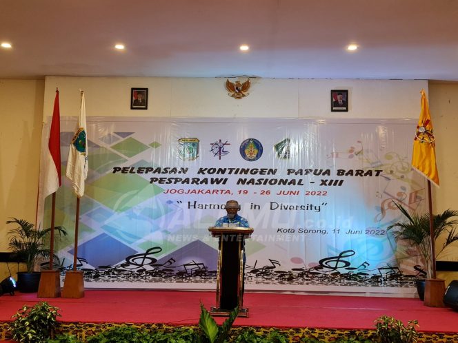 
 Sekda Lepas Kontingen Pesparawi Papua Barat Ikuti Ajang Nasional di Jogjakarta