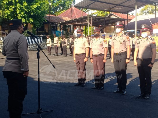 
 31 Anggota Polres Manokwari Terima Kenaikan Pangkat di Hari Bhayangkara ke-76