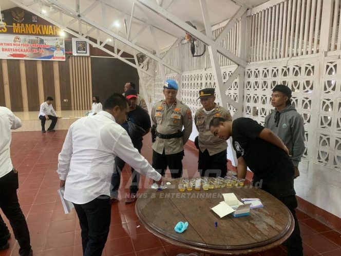 
 Pastikan Personelnya Aman, Polres Manokwari Lakukan Pemeriksaan Urin