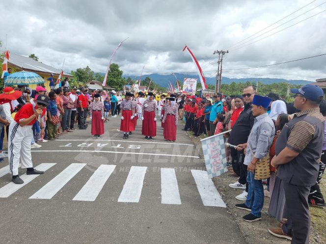 
 Lepas Peserta Gerak Jalan Norman Tambunan Ajak Masyarakat Suka Cita Sambut Hari Kemerdekaan