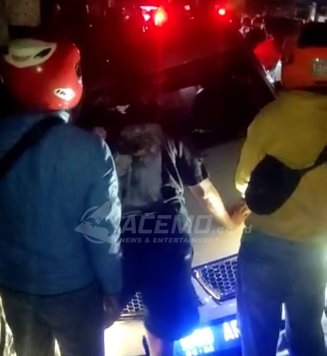 
 Dipengaruhi Miras, Pajero Putih Tabrak Dua Kendaraan Beruntun di Jalan Condronegoro