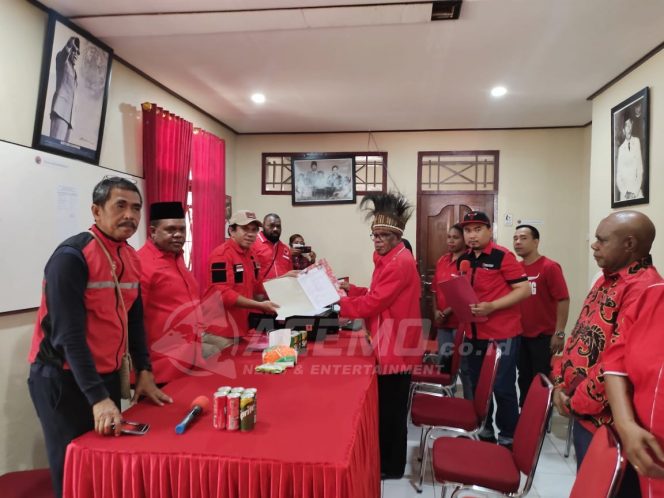 
 Maju Calon DPR RI, Obet Ayok Resmi Daftar PDIP
