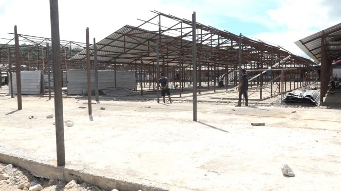 
 Tersisa Dua Pekan Pengerjaan Pasar Darurat Wosi Terus Dikebut