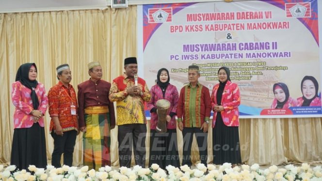 
 Bupati Hermus Indou Buka Musda IV KKSS dan Muscab IWSS Kabupaten Manokwari