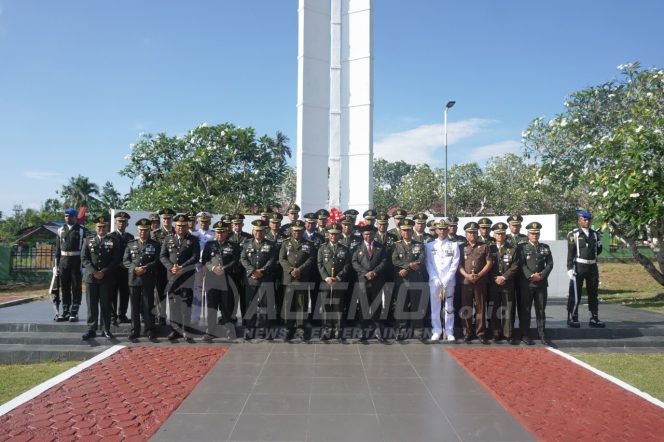 
 Peringati HUT Ke-77 TNI, Pangdam Kasuari Pimpin Ziarah ke TMP Manokwari