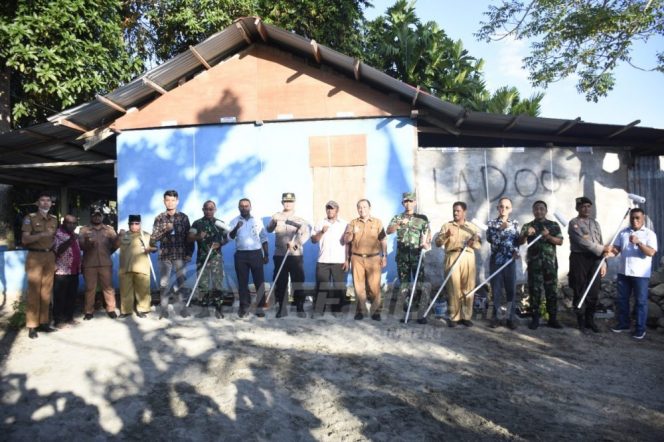 
 Sambut HUT TNI Kodam XVIII/Kasuari Canangkan Pengecatan Kampung Warna Warni
