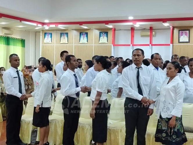 
 45 Pasangan di Manokwari Terima Akta Pernikahan Massal