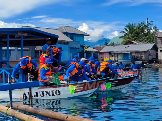 
 Bupati Manokwari Pimpin Pembersihan Pesisir Teluk Sawaibu