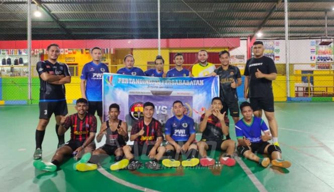 
 Gelar Futsal Persahabatan Humas Polda Papua Barat Dukung Kontingen PWI Ikuti Porwanas