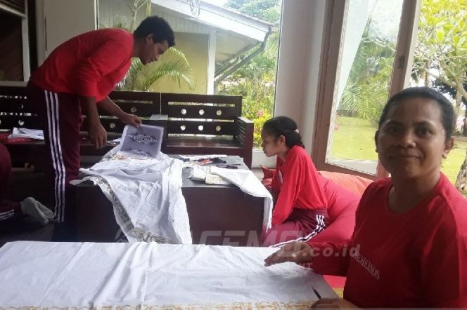 
 Membekali Perempuan Papua Dengan Keterampilan Membatik