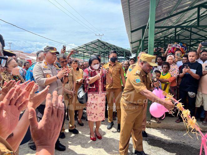 
 Bupati Hermus Minta Disperindag Prioritaskan Pedagang Taat Pajak Saat Bagi Lapak Pasar Wosi