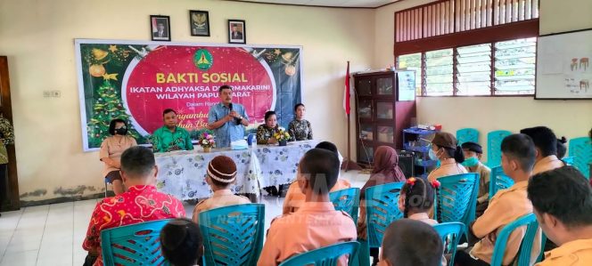 
 Sambut Natal, IAD Kejati Papua Barat Baksos di SLB Panca Kasih Manokwari