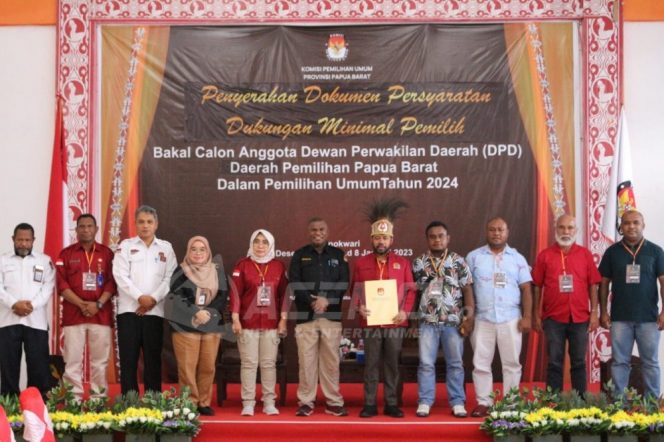 
 Serahkan 1.377 Dukungan Pemilih, Filep Wamafma Daftar Balon Anggota DPD RI