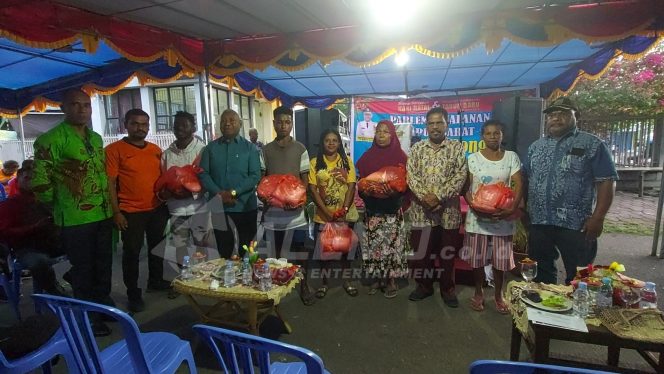 
 Rayakan Natal dan Tahun Bersama Anak Jalanan, Parjal Papua Barat Bagi 500 Paket Sembako