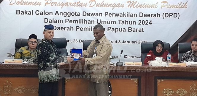 
 Daftar Balon Anggota DPD RI, Suyanto Serahkan 1.418 Dukungan Pemilih
