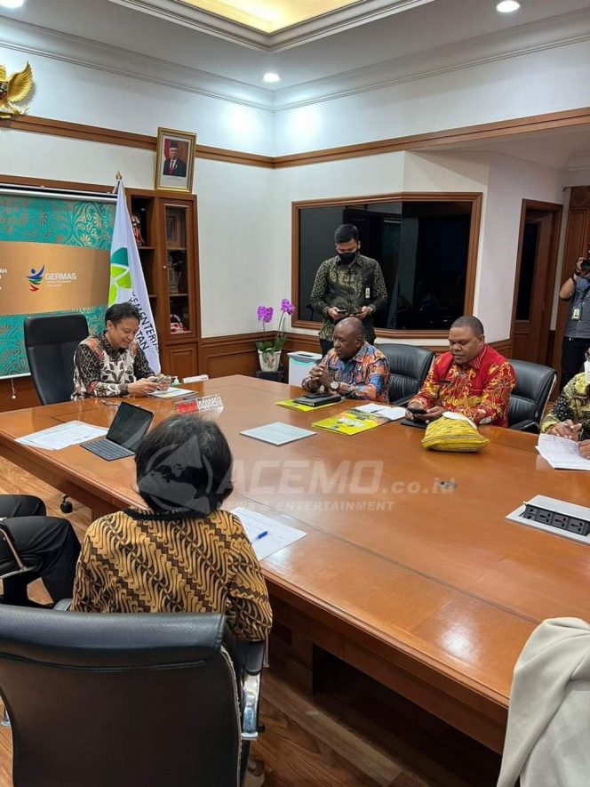 
 Bupati Manokwari Hermus Indou bersama Pemprov Papua Barat bertemu Menteri Kesehatan (27/1/2023) lalu.  (Foto : Prokopim Manokwari)