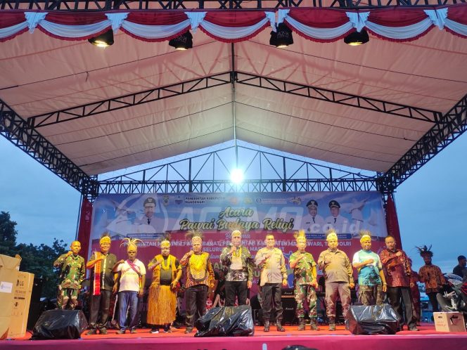 
 Bupati Hermus : Pawai Budaya Religi Bentuk Keharmonisan dan Persatuan di Manokwari