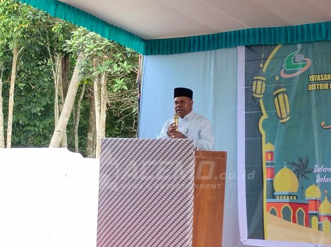 
 Hadiri Peringatan Isra Mi’raj Di Kampung Igor, Bupati Hermus : Jadikan Ajang Membangun Masyarakat Melalui Ibadah