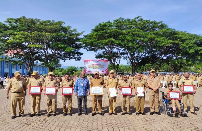 
 Pemkab Manokwari Dan 5 OPD Terima Penghargaan Dari Ombudsman RI