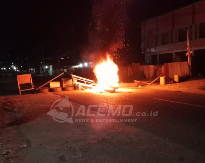
 Buntut Laka Lantas, Warga Palang Jalan Sowi IV