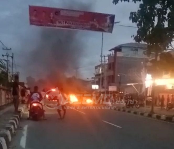 
 Ini Penyebab Pemalangan Jalan Trikora Wosi (Depan Fajar Roon)