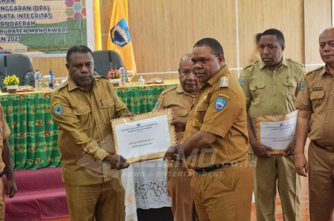 
 Serahkan DPA, Bupati Hermus : Laksanakan Dengan Penuh Tanggung Jawab