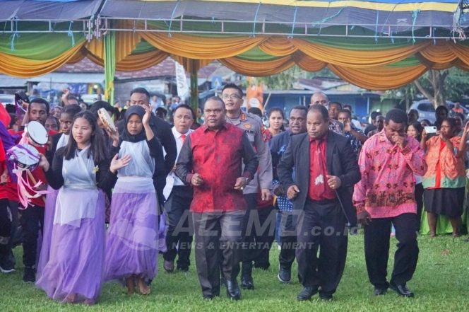 
 Ratusan Masyarakat Suka Cita Ikuti Perayaan Paskah Pemda Manokwari bersama TNI-Polri