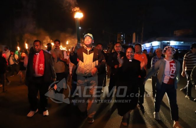 
 Pj Gubernur Papua Barat Pawai Obor Paskah Bersama Jemaat GKI Sion Sanggeng
