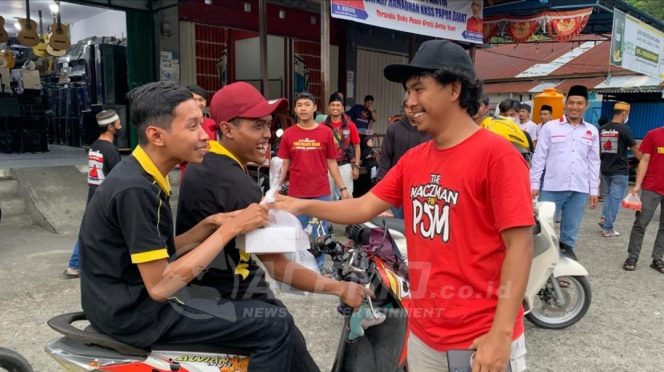 
 The Maczman Zona Papua Barat Berbagi Takjil Gratis di Bulan Ramadhan