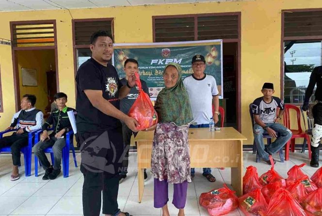 
 Sambut Idul Fitri 1444 H, FKBM Bagikan 100 Paket Sembako Untuk Janda Dan Lansia