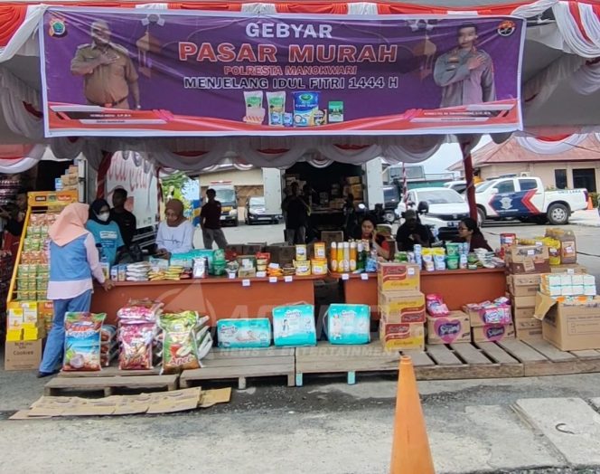 
 Bantu Perekonomian Jelang Idul Fitri, Polresta Manokwari Gelar Gebyar Pasar Murah
