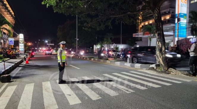 
 Tingkatkan Situasi Aman Di Malam Hari, Satlantas Polresta Manokwari Gelar Blue Light Patrol