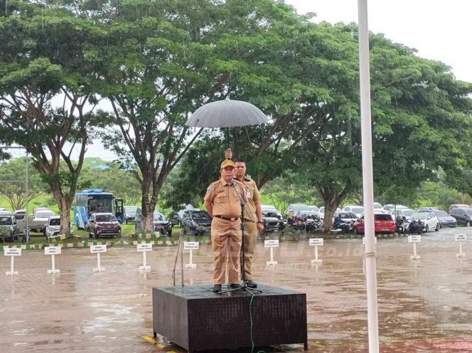 
 Apel Ditengah Rintik Hujan, Sekda Manokwari Ingatkan Action Plan BPK RI