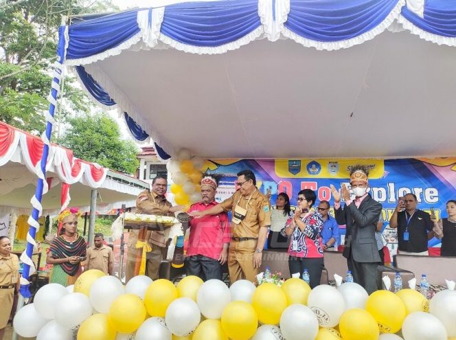 
 Buka EXPO SMKN 3, Bupati Hermus Yakin Lulusannya Jadi SDM Produktif dan Kreatif