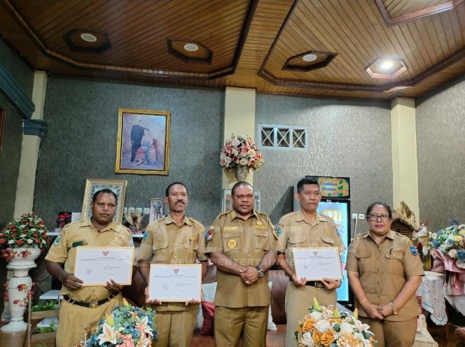 
 Bupati Hermus Indou Ganti 3 Plt Kepala Dinas Dilingkup Pemkab Manokwari