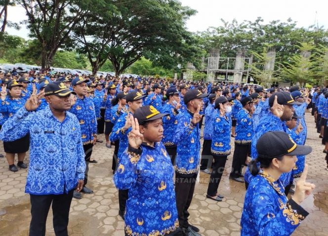 
 Bupati Manokwari Pimpin Pengambilan Sumpah 564 PNS Formasi 2018