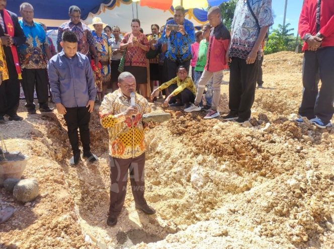 
 Bupati Manokwari Bantu 500 Juta Pembangunan Gereja Jemaat Lunow Swapen