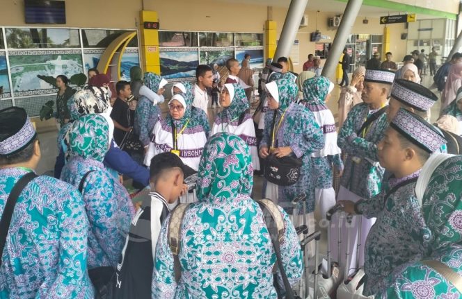 
 Ratusan Jamaah Haji Asal Manokwari, Wondama dan Bintuni Bertolak Ke Makasar