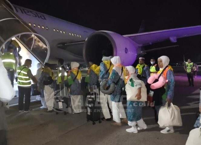 
 Malam ini, Calon Jamaah Haji Kloter 19 Asal PB & PBD Diberangkatkan ke Madinah