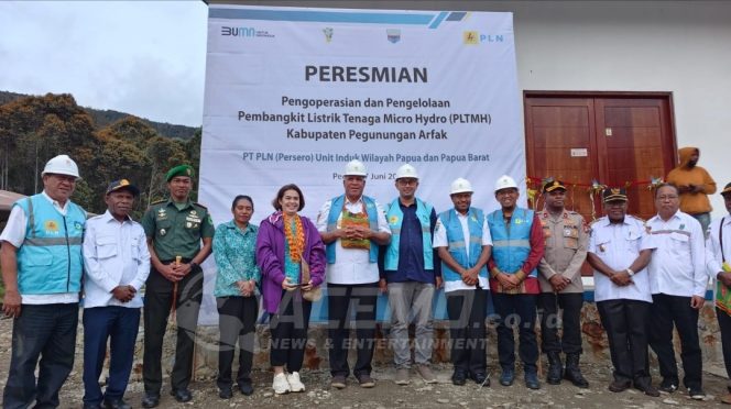 
 Wujud Indonesia Terang, Pj. Gubernur Waterpauw Resmikan PLTMH di Pegaf