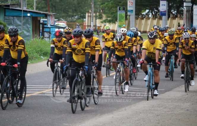 
 Polda Papua Barat Gelar Funbike dan Roadbike Meriahkan Hari Bhayangkara Ke-77