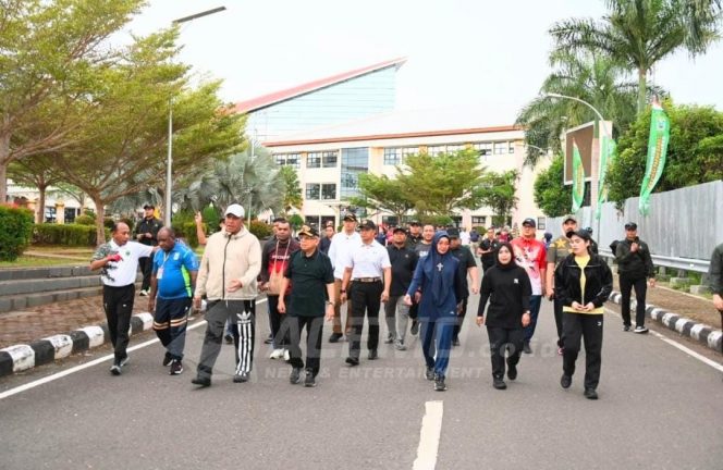 
 Wapres dan Ibu Sempatkan Olahraga di Kantor Gubernur Papua Barat
