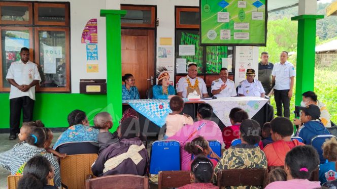 
 Pj. Gubernur Waterpauw dan Ketua TP PKK Papua Barat Sosialisasi Stunting di Kab. Pegaf