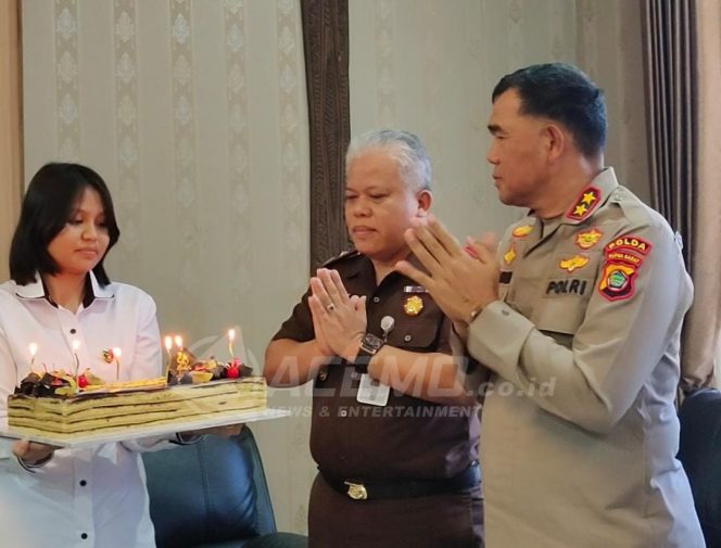 
 Beri Kejutan Peringati Hari Adhyaksa ke-63, Kapolda : Jaga Sinergitas Dalam Penegakan Hukum