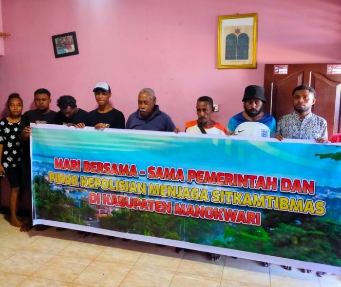 
 Tokoh Masyarakat Suku Byak Di Manokwari Ajak Warga Jaga Keamanan
