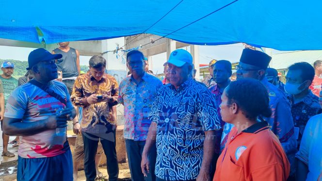 
 Banyak Masalah Mencuat Saat Sidak Penjabat Gubernur Waterpauw dan TPID di Pasar Ikan Sanggeng