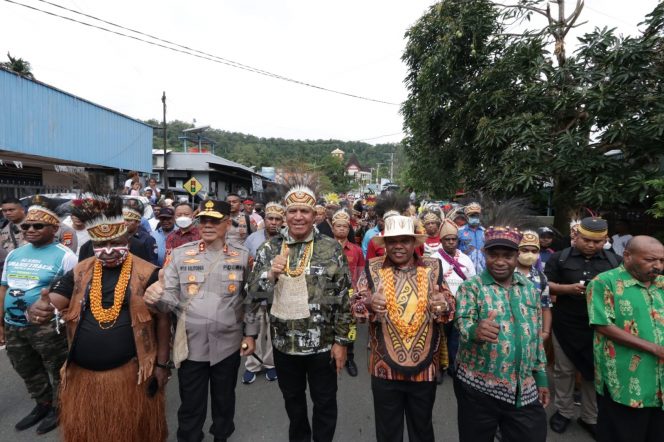 
 Ribuan Masyarakat Manokwari Antusias Ikuti Pawai Budaya Religi Jelang HUT PI Ke-168