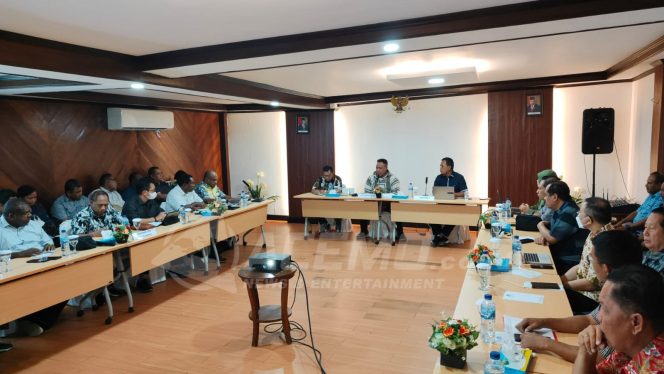 
 Pimpin Rapat Inflasi Papua Barat, Pj. Gubernur Waterpauw Usul Tambah Kota IHK Menjaga Keseimbangan