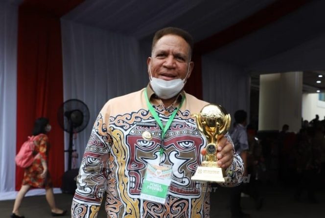 
 Penuhi Hak Masyarakat Atas Pelayanan Kesehatan, Papua Barat Raih Penghargaan UHC