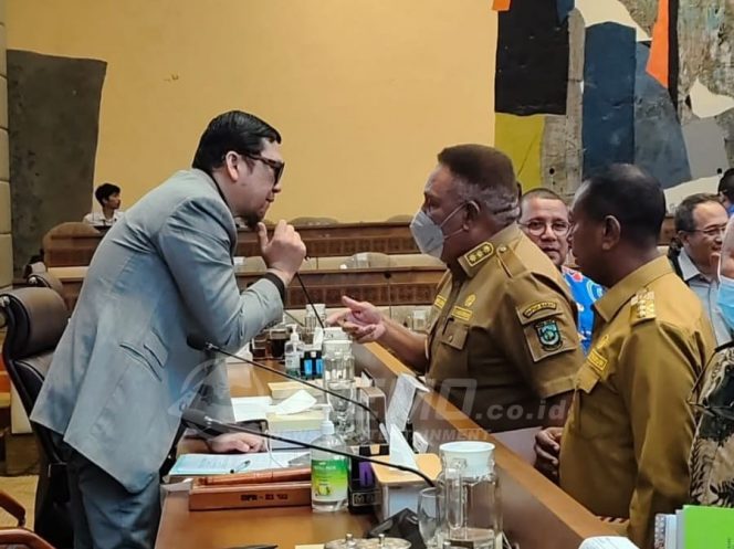 
 Penjabat Gubernur Waterpauw Paparkan 2 Kesepakatan Kepala Daerah Se-Tanah Papua Kepada Komisi II DPR RI